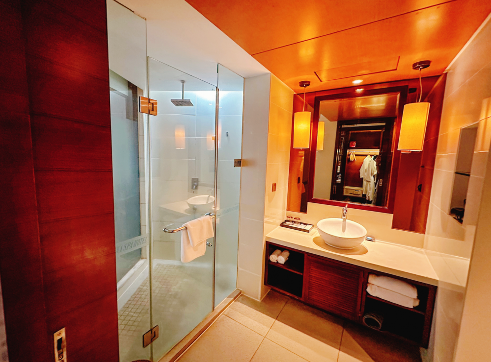 Luxury OV/ Luxury OV Family, Sanya Marina Sea View Hotel (ex.Marina Spa Hotel Sanya) 4*