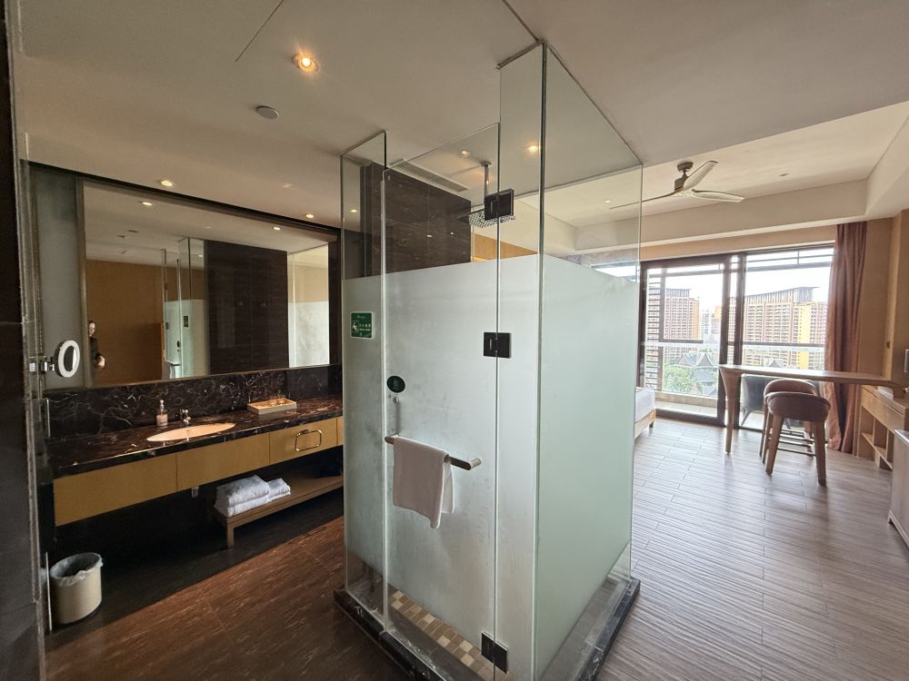 King Superior Room, Mangrove Tree Resort World Sanya Bay 5*