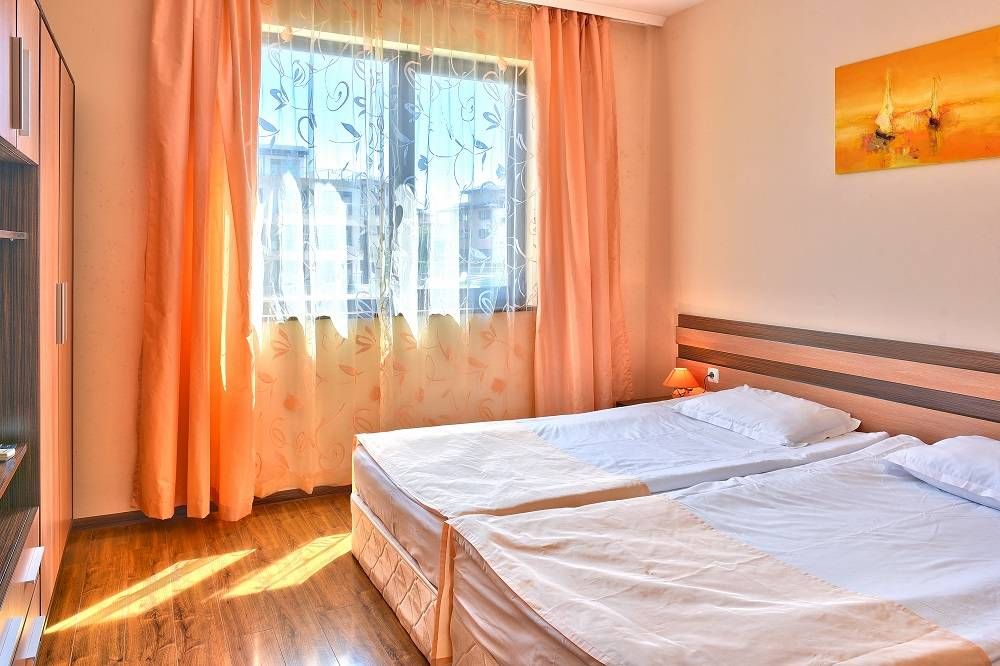 One Bedroom Apartments, Topola Skies 4*