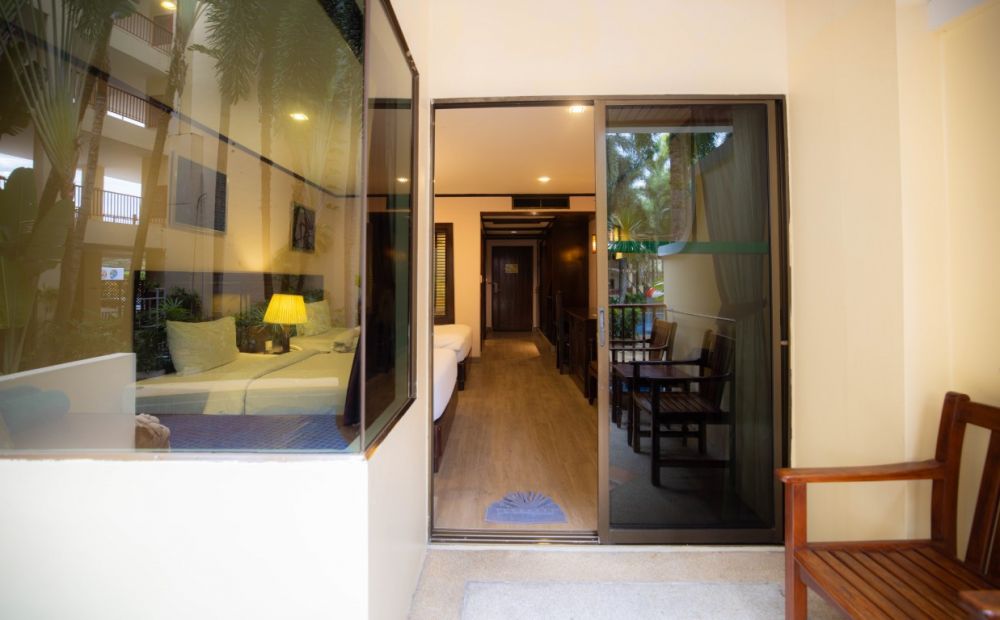 Pool Side Access, Baumanburi Hotel 3*