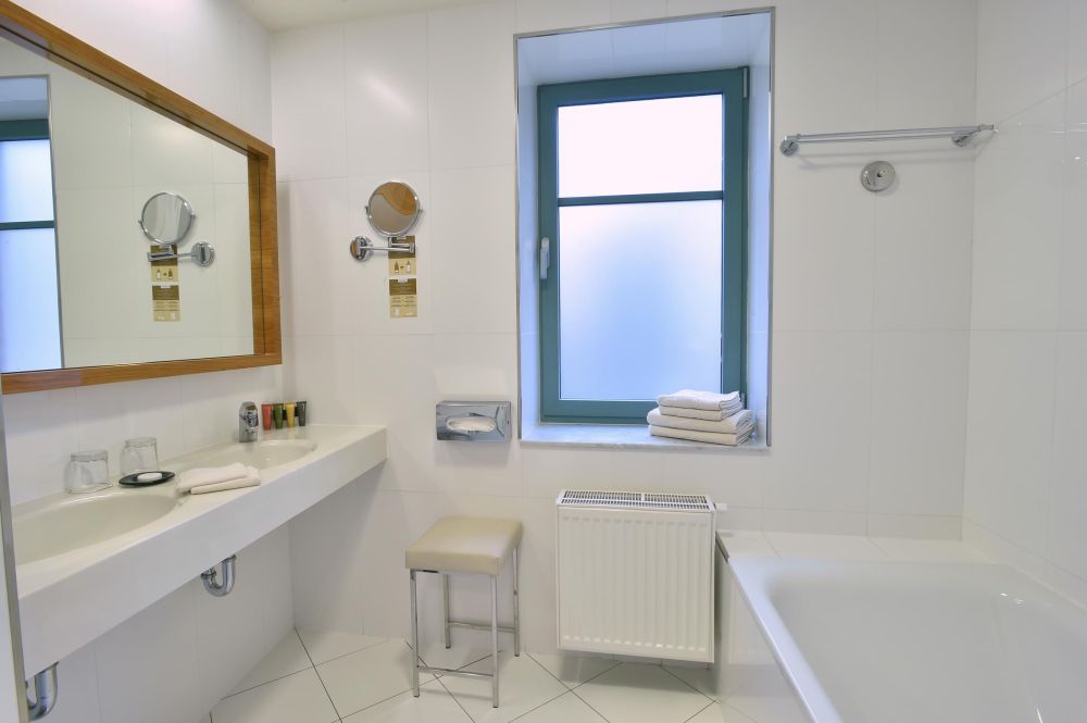 Suite, Royal Regent 4*