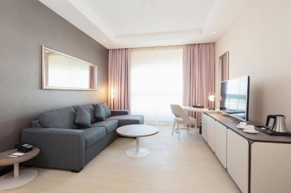 Suite, Barcelo Al Jaddaf Hotel (ex. Occidental Al Jaddaf) 5*