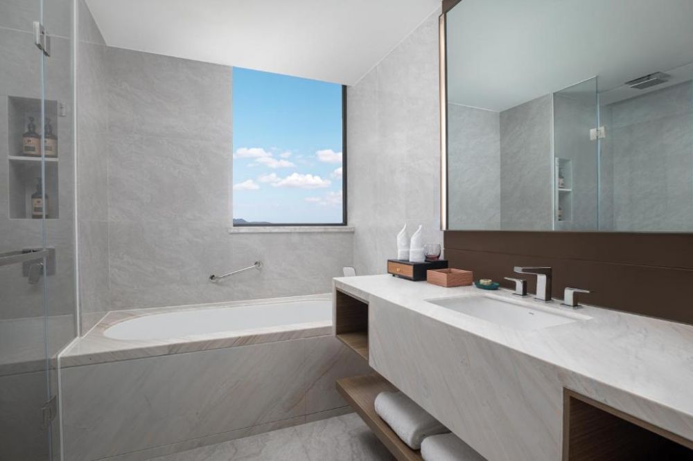 One-Bedroom Premier Seaview, Ascott Dadonghai Bay Sanya 5*