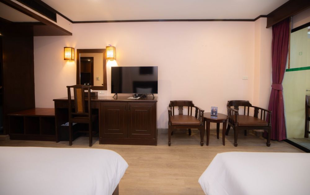Pool Side Access, Baumanburi Hotel 3*