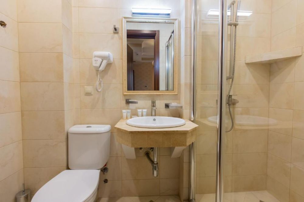 Budget (econom), KMM Hotel 4*