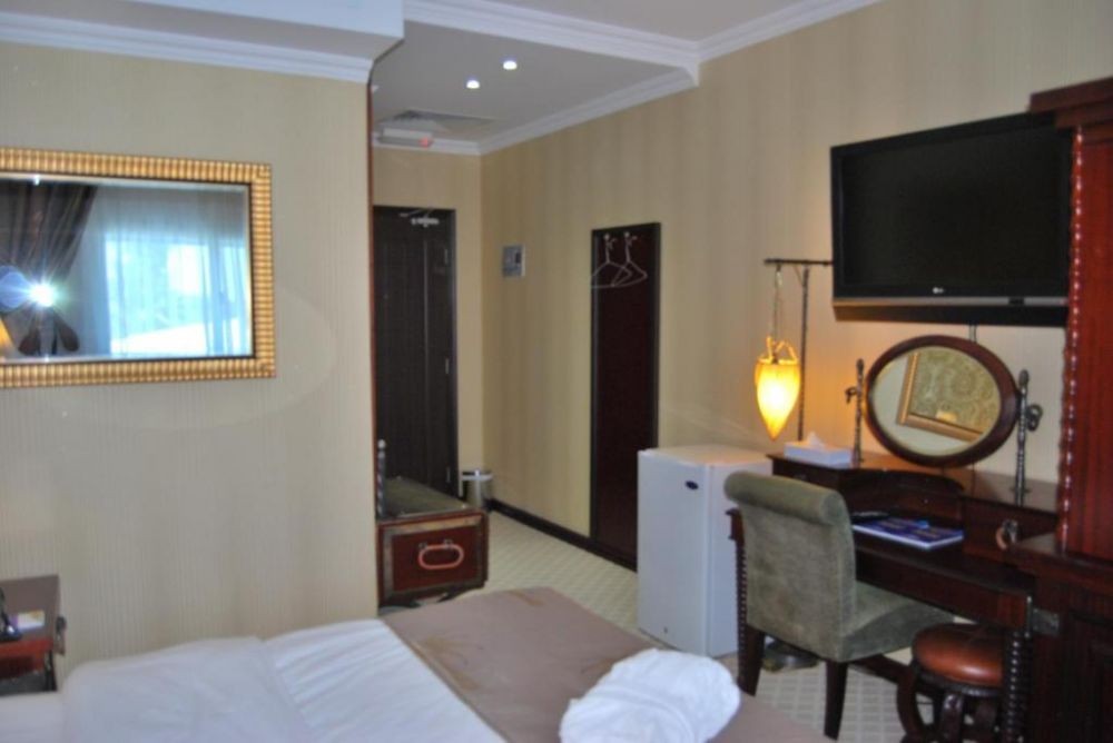 Standard Room (Deluxe Room), Sharjah International Airport Hotel 2*