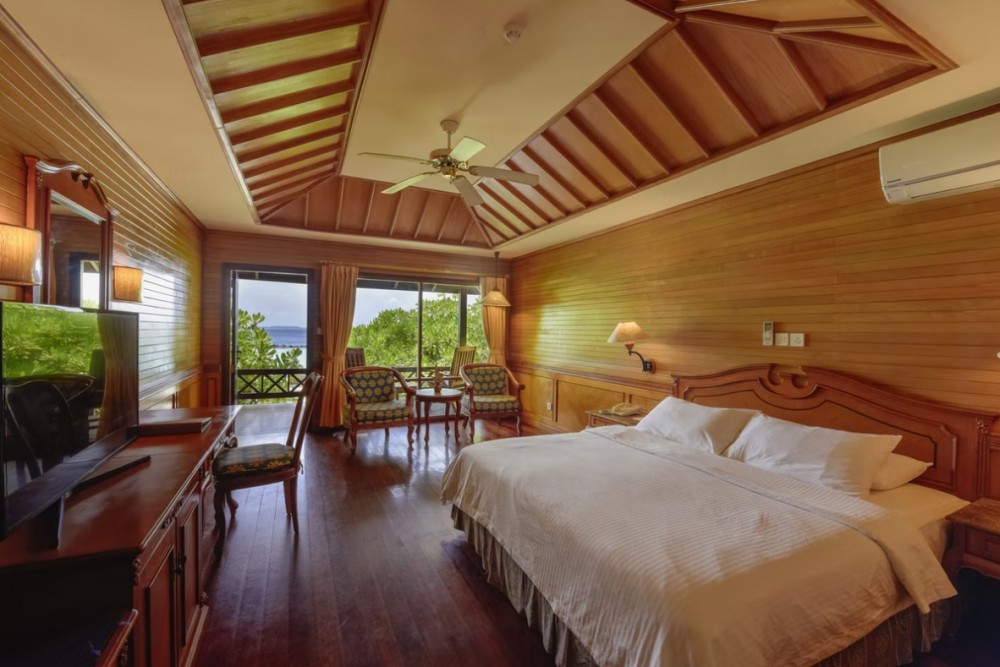 Sunset Beach Villa, Royal Island 5*