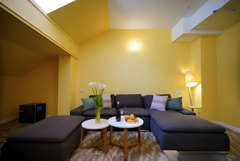 Luxe, Station 22 