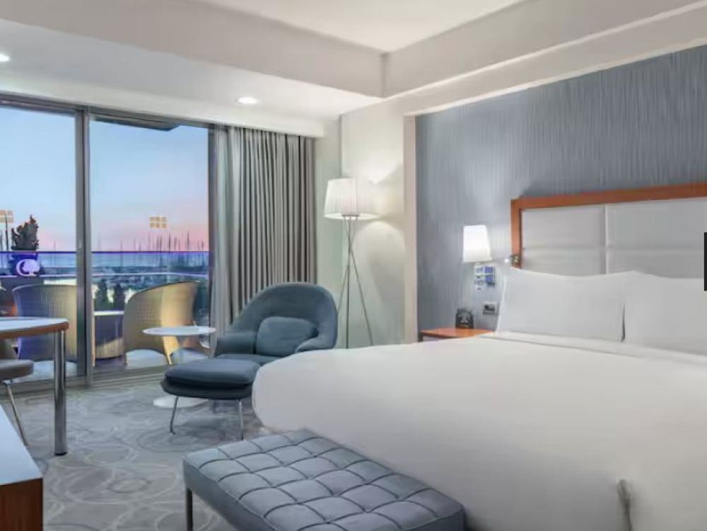 Hilton Deluxe Room Marina View French & Twin Bed, Double Tree Hilton Kusadasi 
