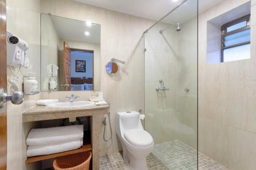 Deluxe Room, De Mandarin Suites and Villas 4*