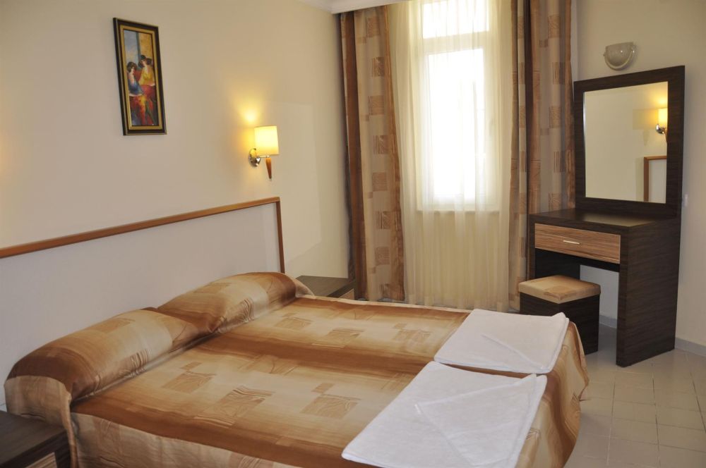 Family, Primera Suit Hotel 3*