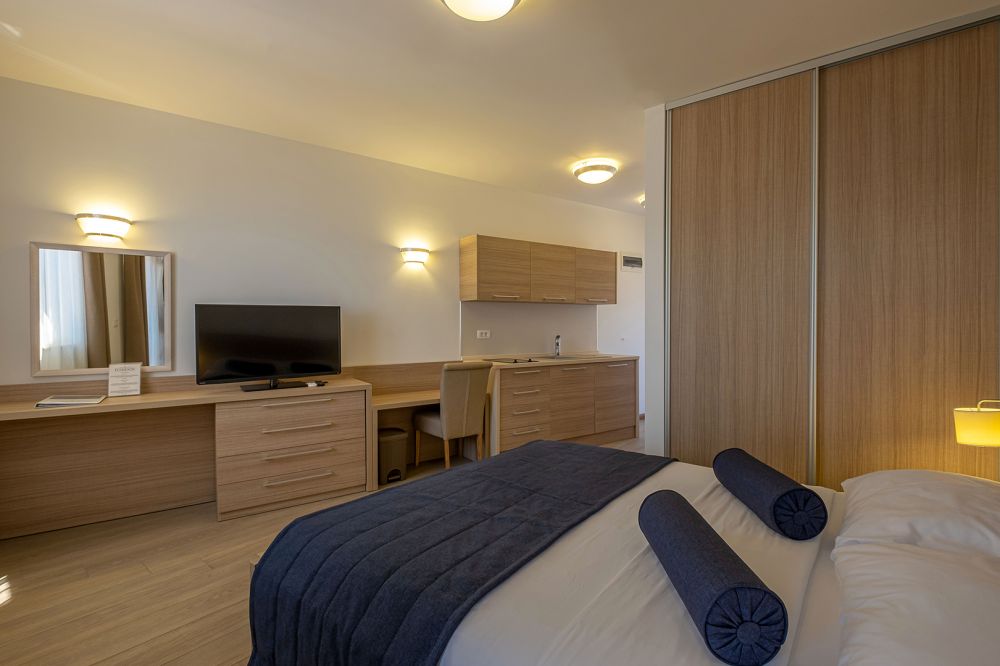Family Studio, Poseidon 4*
