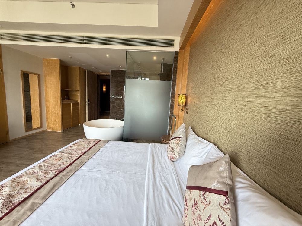 King Deluxe Room, Mangrove Tree Resort World Sanya Bay 5*