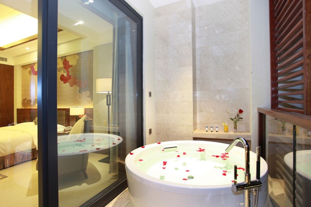Deluxe GV/SV Room, Jinghai Hotel & Resort 5*