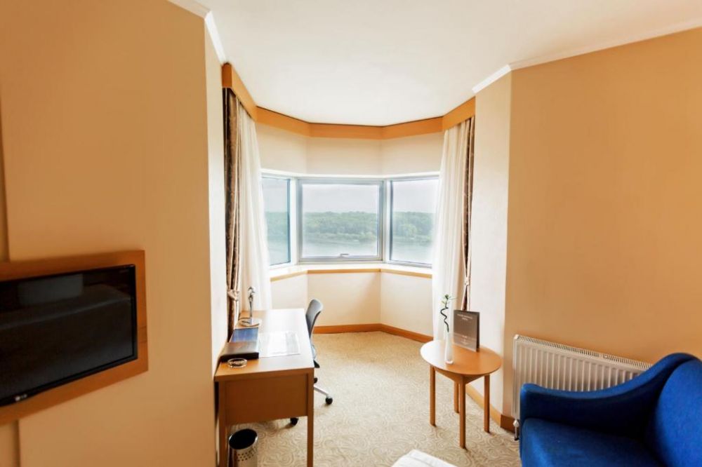 Полулюкс с видом на город/реку, Hayat Hospitality Oskemen 5*