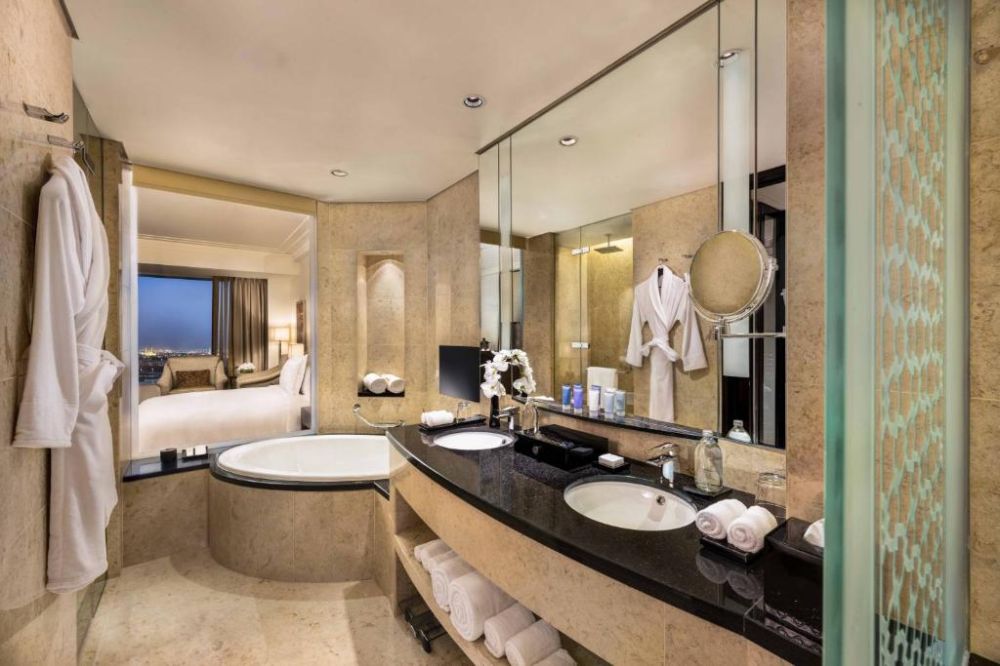 Deluxe Corner Room, Conrad Dubai 5*