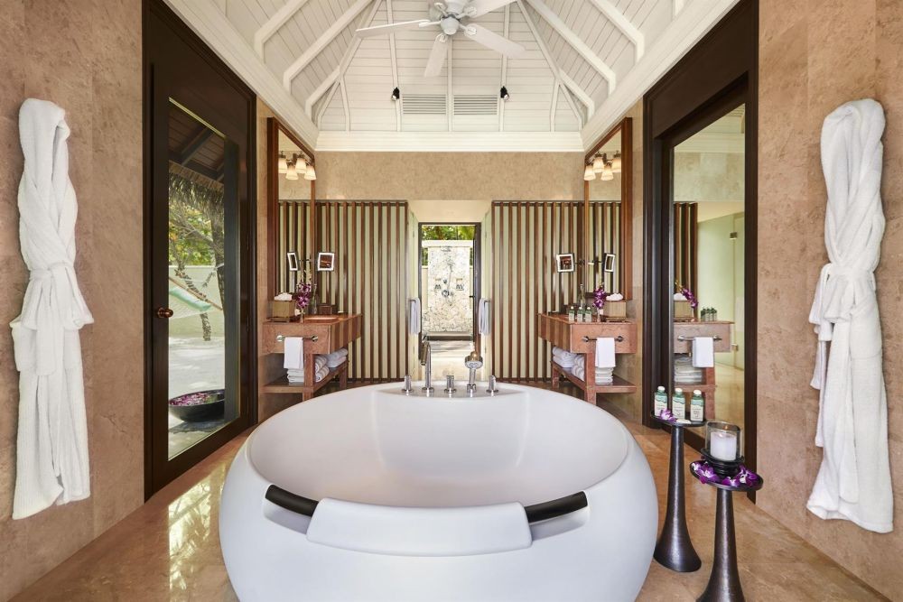Sunrise Oceanfront Villa with Pool, Taj Exotica Resort & Spa 5*