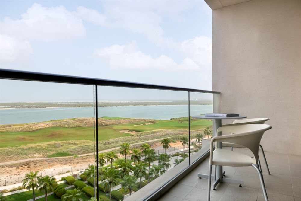 Deluxe Sea View, Crowne Plaza Abu Dhabi Yas Island 5*