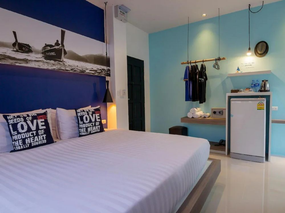 Superior Double Room with Balcony City View, Hotel The Journey Patong New 3*