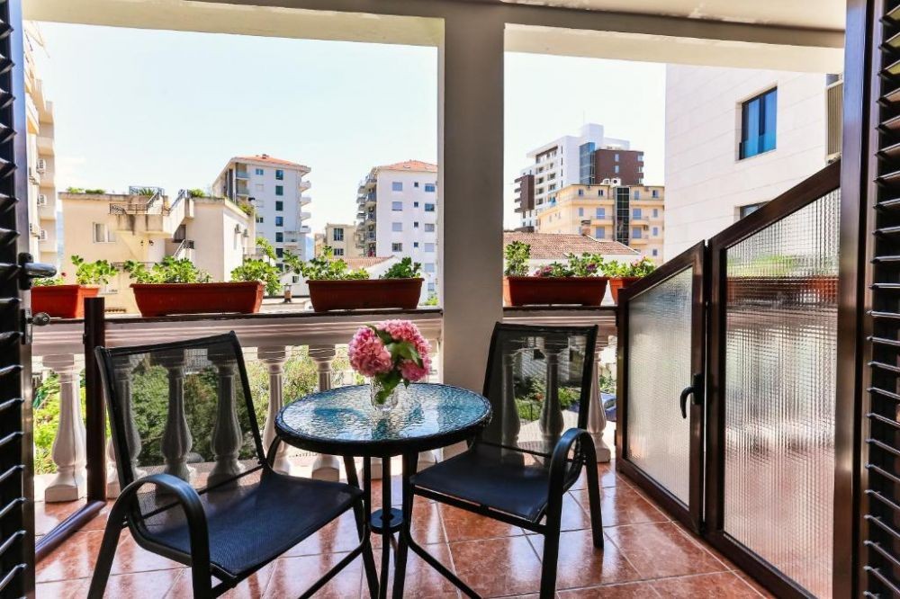 Double Room, Dvor Kornica 