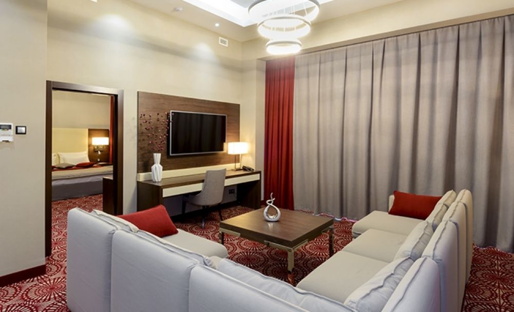 Presidential Suite, Senator 5*
