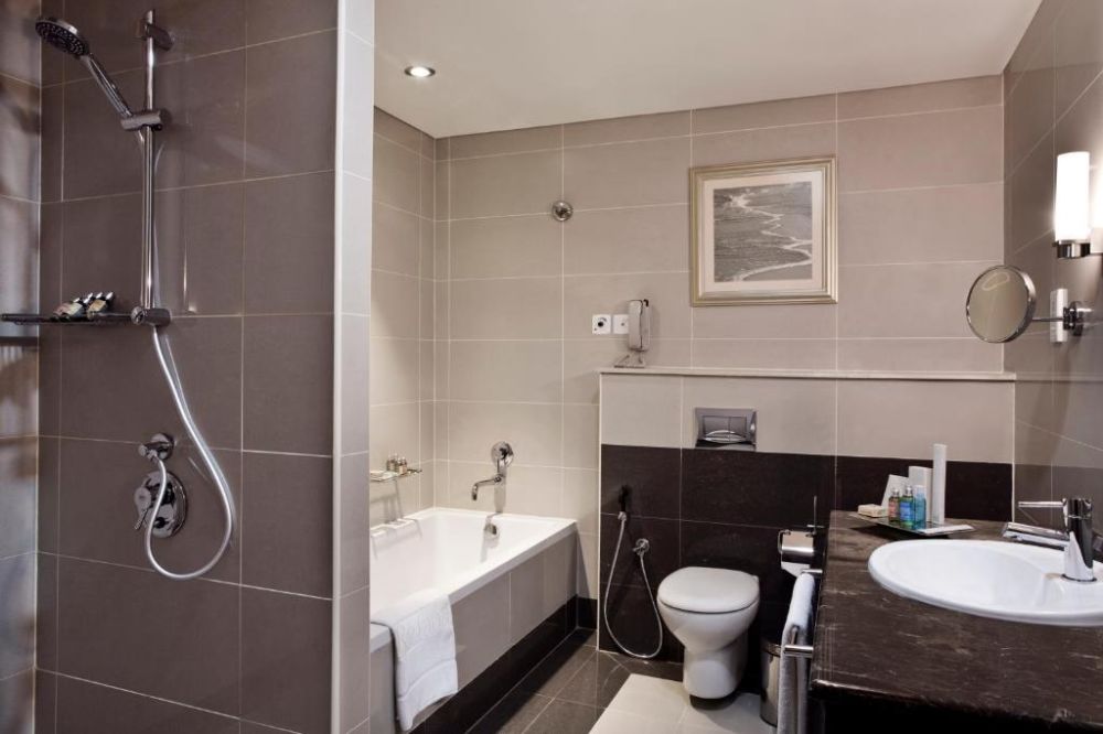 Guest Room, Radisson Blu Hotel Barsha Heights (Ex. Media Rotana) 5*