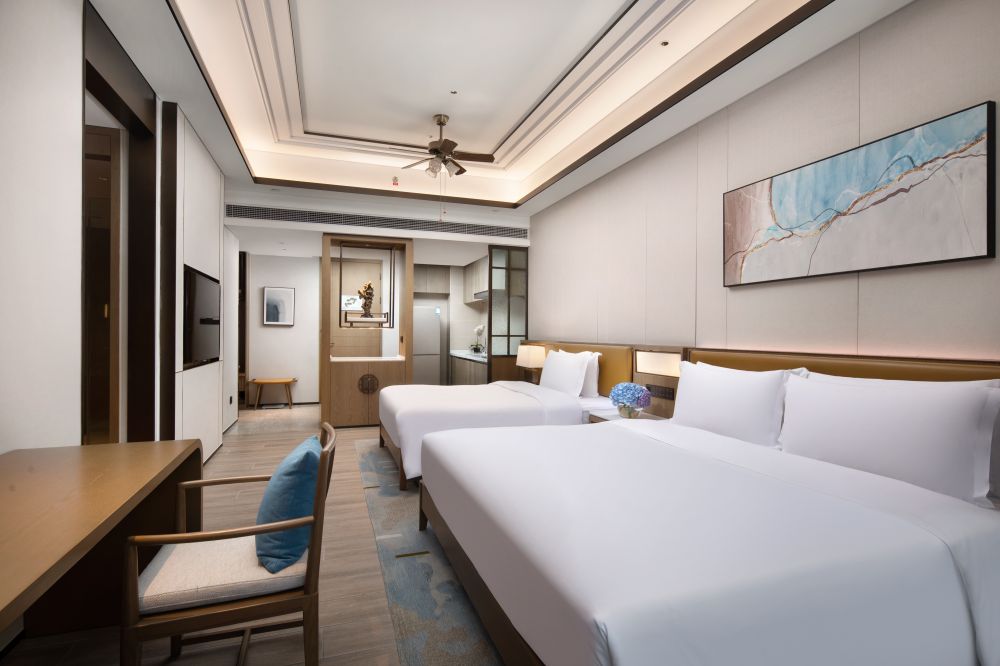 1 King 2 Twin 2 Bdrm STE Ocean View, Holiday Inn & Suites Sanya Yalongbay 5*