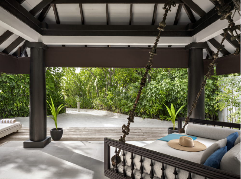 Beach House with Pool, Naladhu Maldives 5*