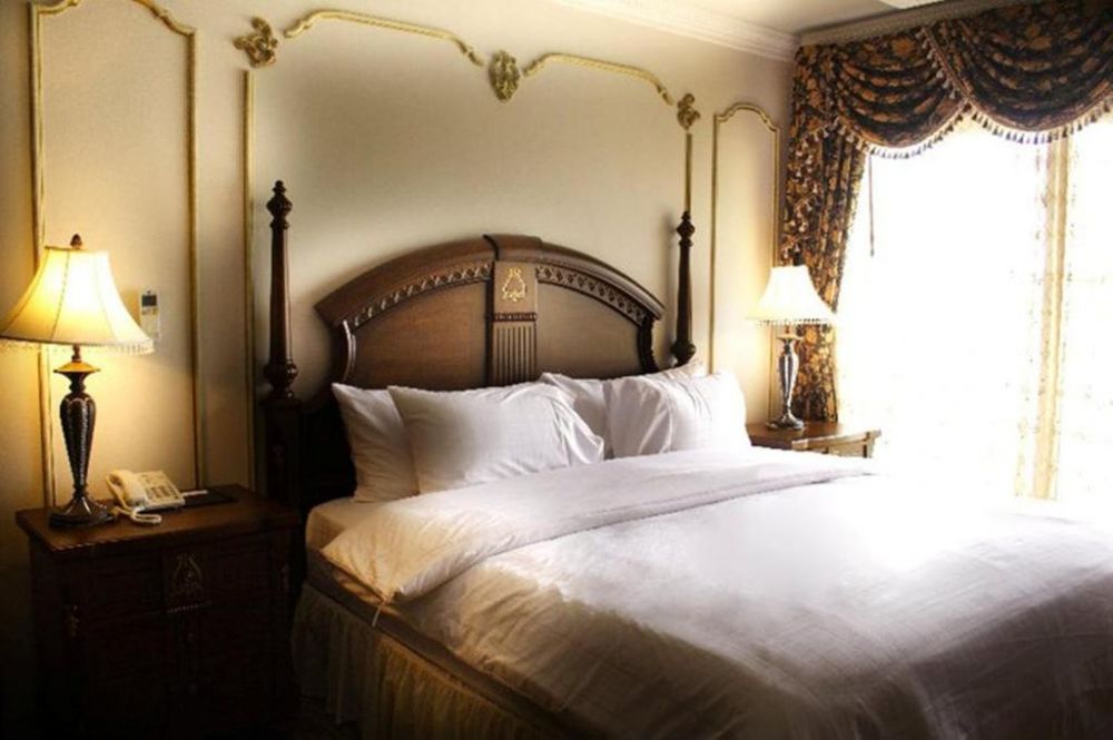 Two Bedroom Suite, Four Seasons Place 3+