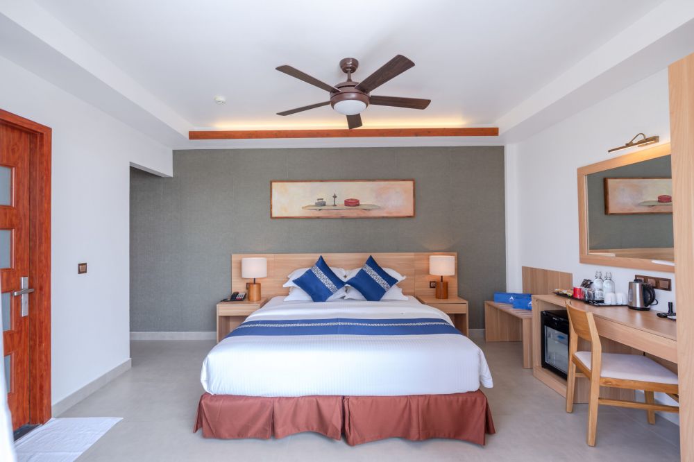 Deluxe Room with Balcony, Ayala Ocean View 2*