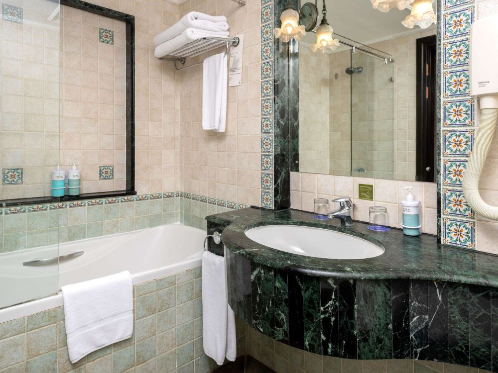 Standard Room, Novotel Al Dana Resort 4*