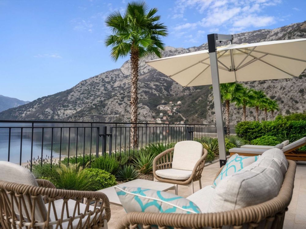 Deluxe Apartment with 3 Bedrooms  | 1 king size bed, 1 double bed and 2 single beds, Mövenpick Hotel & Residences Teuta Kotor Bay 5*