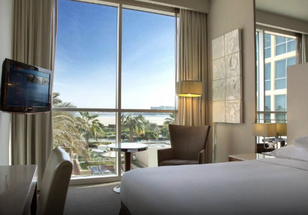 1 Queen Family Suite Pool View, Yas Plaza Circuit (ex. Centro Yas Island Rotana) 4*