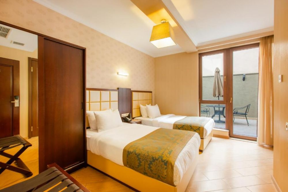 Budget (econom), KMM Hotel 4*