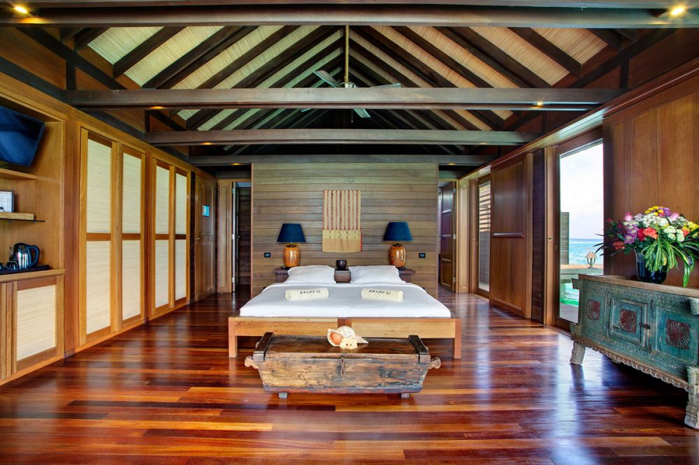 Overwater Deluxe Villa, Gangehi Island Resort 5*