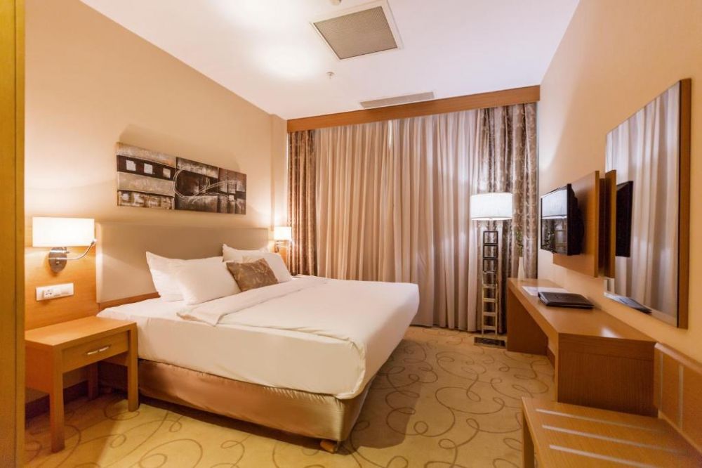 Апартаменты с видом на город/реку, Hayat Hospitality Oskemen 5*