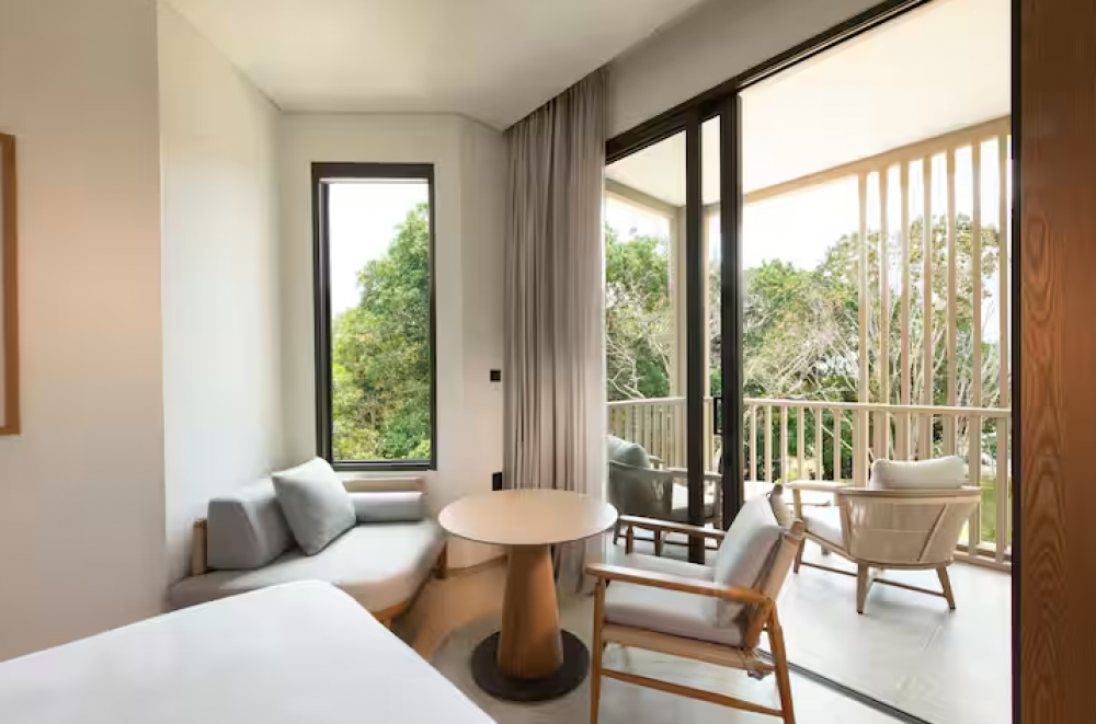King Guest Room with Balcony, Hilton Burau Bay Langkawi 5*