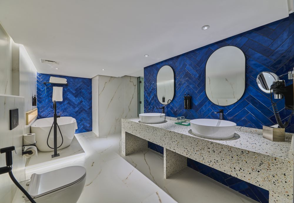 One bedroom Penthouse King Suite City View, Ramada Hotel & Suites By Wyndham Jbr (ex. Hawthorn Suites) 4*