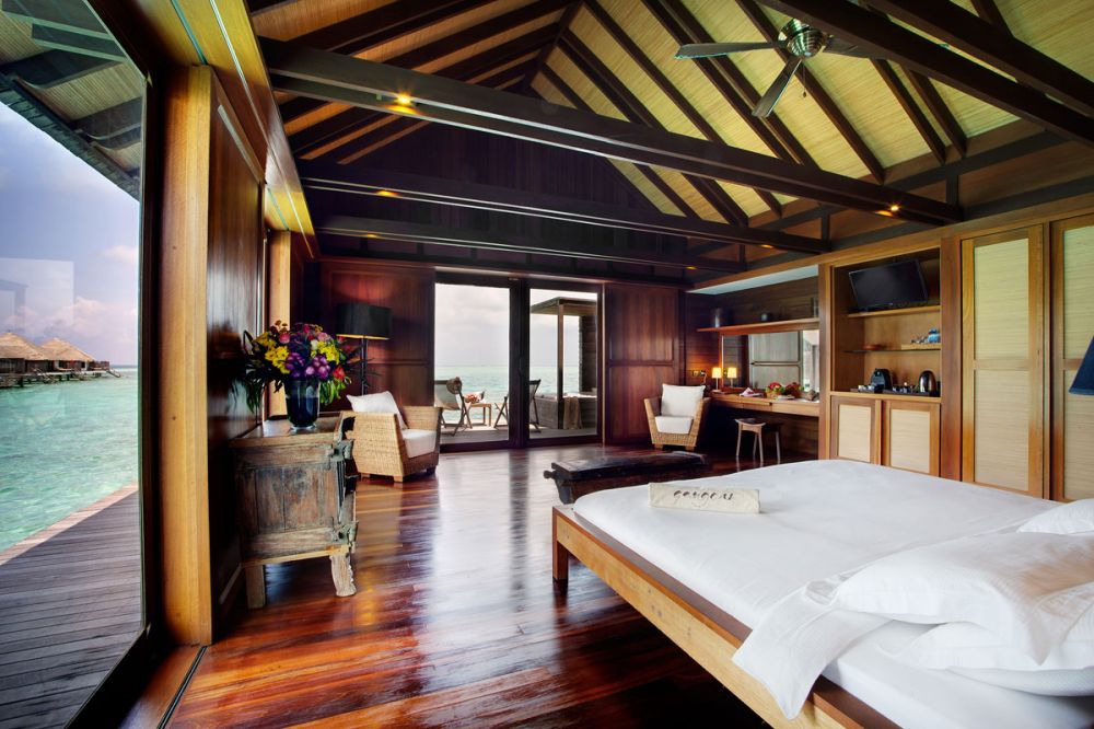 Overwater Deluxe Villa, Gangehi Island Resort 5*