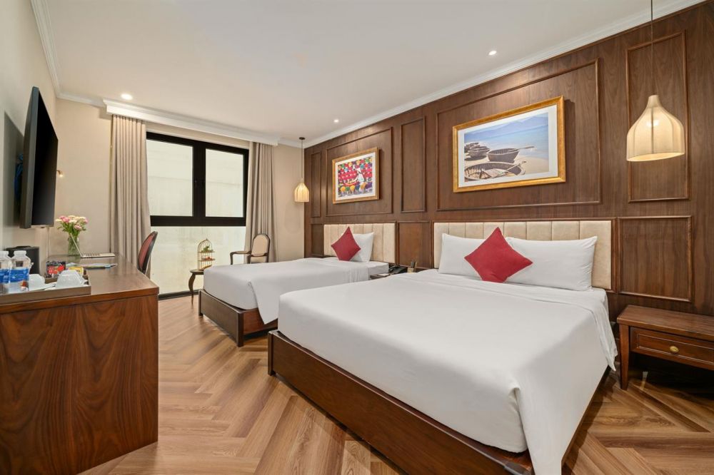Premier Triple Room with Bathtub, Golden Lotus Luxury 4*