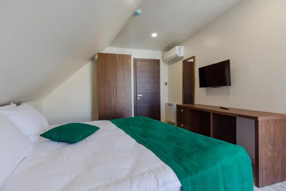 Family Room, Bloom 3*