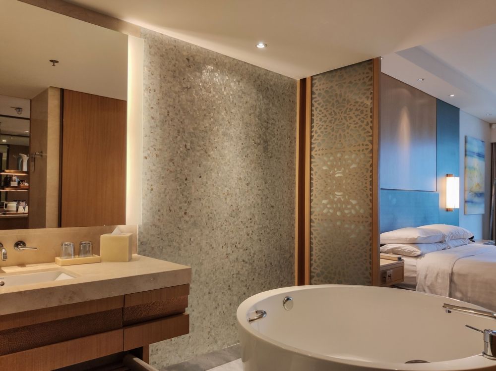 Deluxe Ocean View Room KING BED, JW Marriott Hotel Sanya Dadonghai Bay (ex. Sanya Marriott) 5*