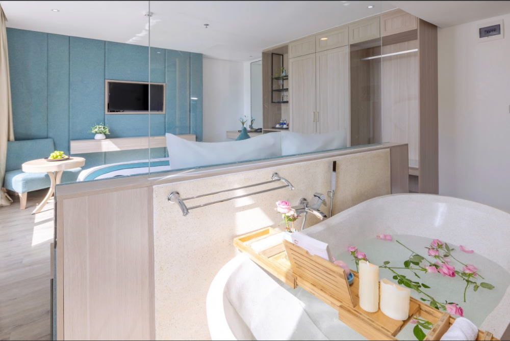 Premium Deluxe SSV with/without balcony, Cicilia Hotel & Spa Danang 4*