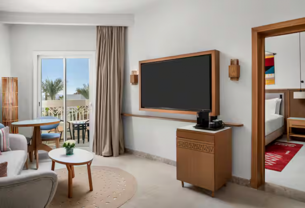 Beachside Premium Suite PV/SV, Doubletree By Hilton Sharm Bay Resort Mountain Side 4*