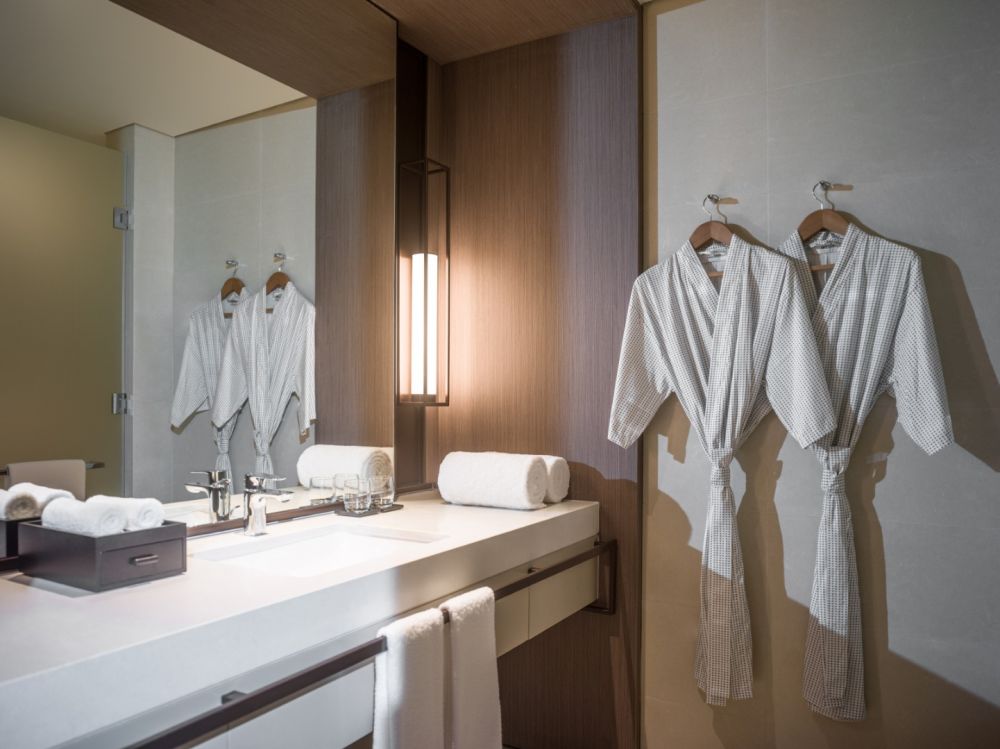 Deluxe/ Deluxe OV, New World Hoiana Hotel 5*