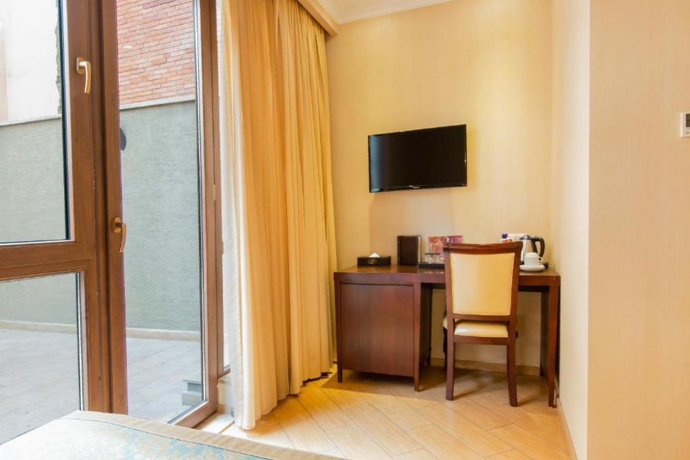 Budget (econom), KMM Hotel 4*