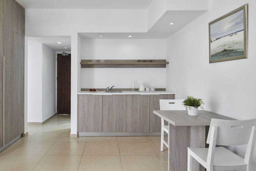 One-Bedroom Suite With Sea View, MarisMare Apartments 2*