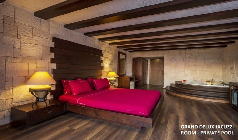 Grand Deluxe With Private Pool, Manaspark Deluxe Hotel 4*