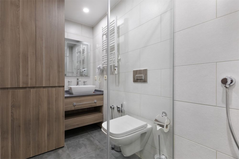superior triple-king size & single bed, Wyn Residence 