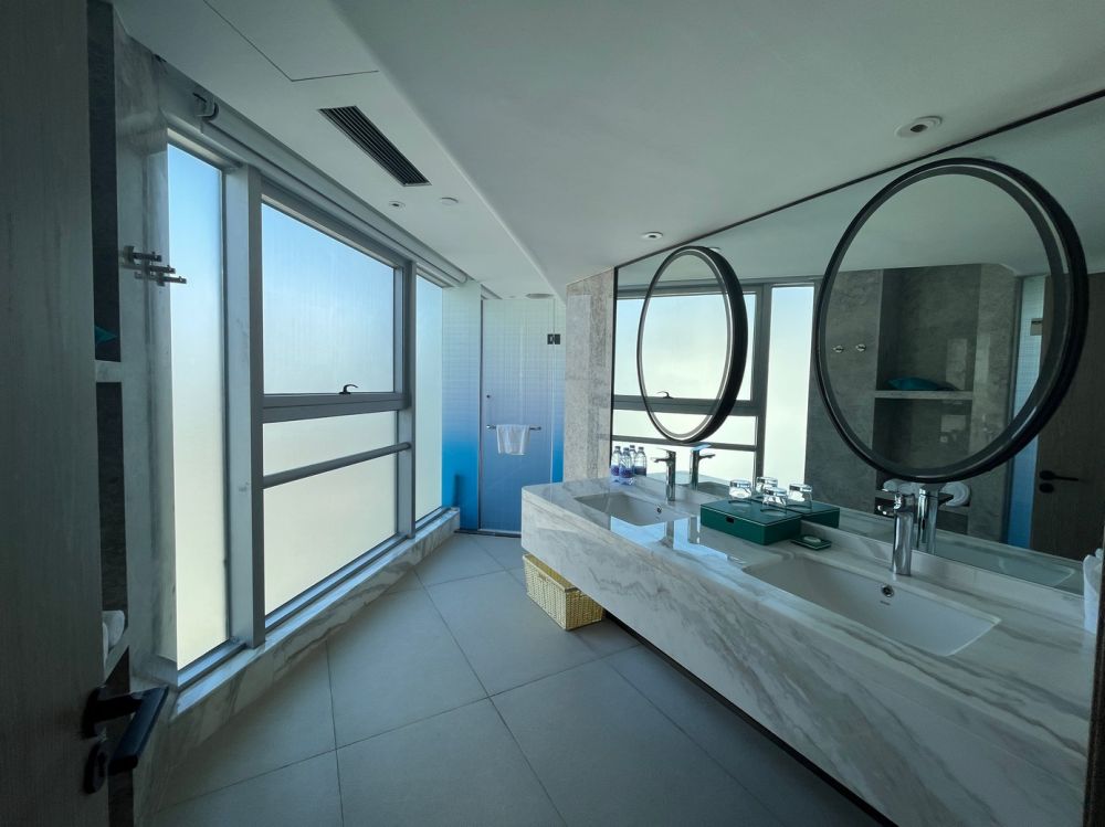 One-bedroom and one-living room sea view suite, Pearl River Garden 5*